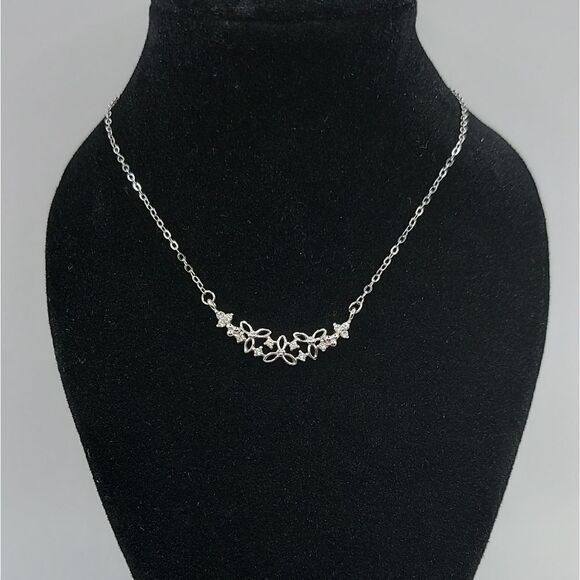 925 Sterling Silver Clustered Flowers Necklace - Picture 2 of 9